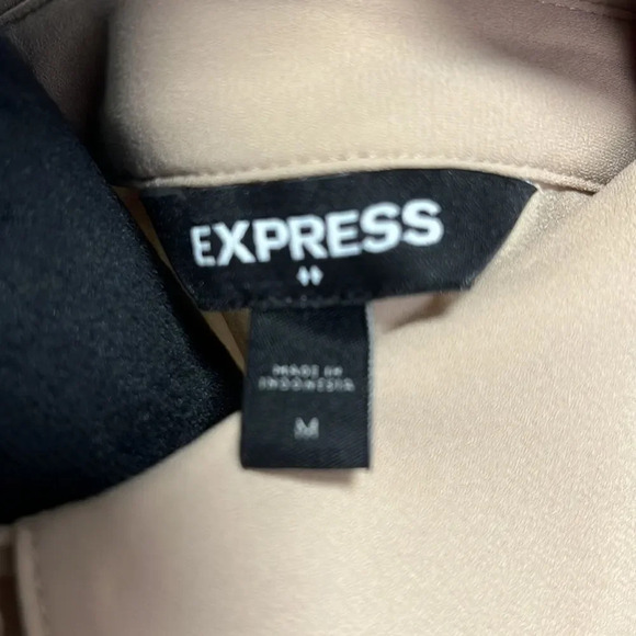 Express button down blouse size M with detailed sleeves - Picture 6 of 7